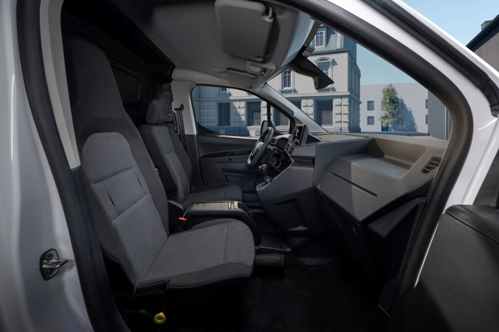 Interior do Citroën Berlingo Van First