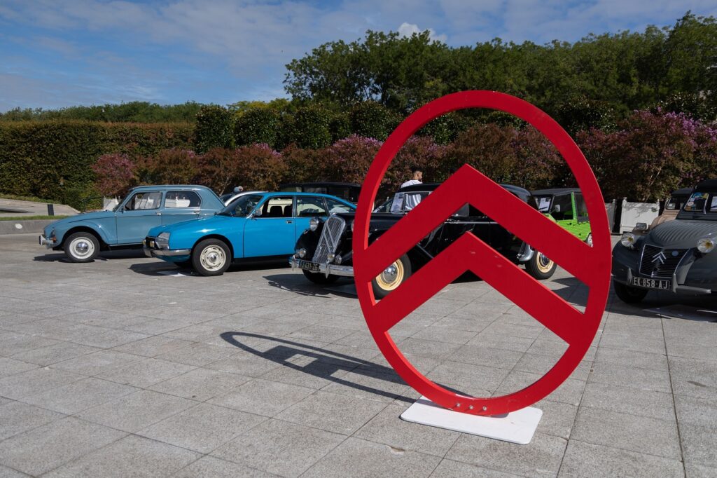 Modelos históricos no Citroën Classic Tour em Paris