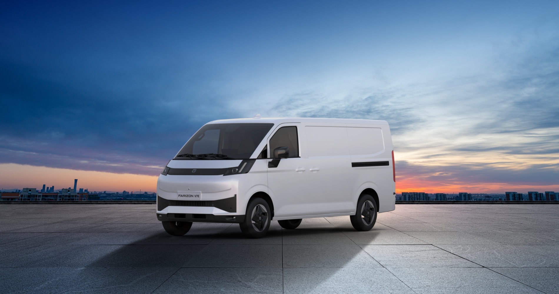 Farizon V7E elétrica de cor branca vista de frente e de perfil