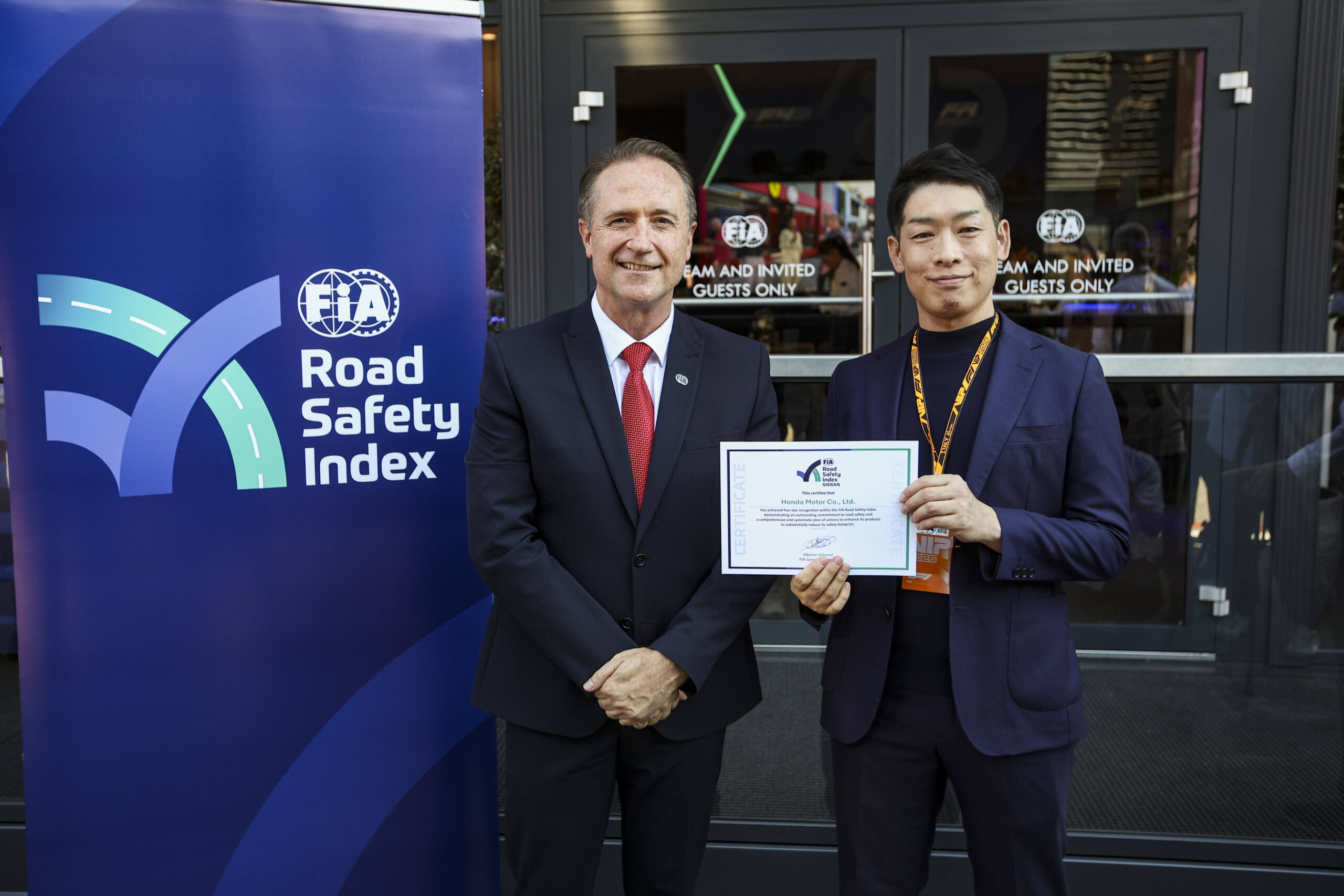 Entrega da certificação de cinco estrelas do FIA Road Safety Index à Honda