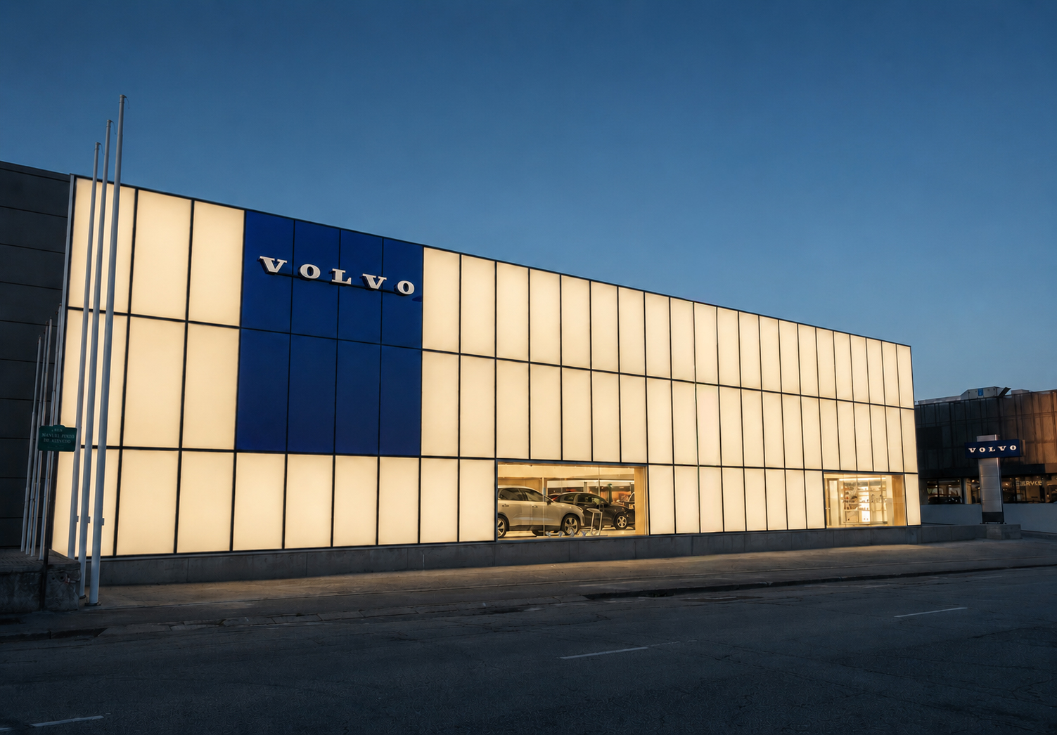 Fachada iluminada do novo showroom Volvo da JOP no Porto
