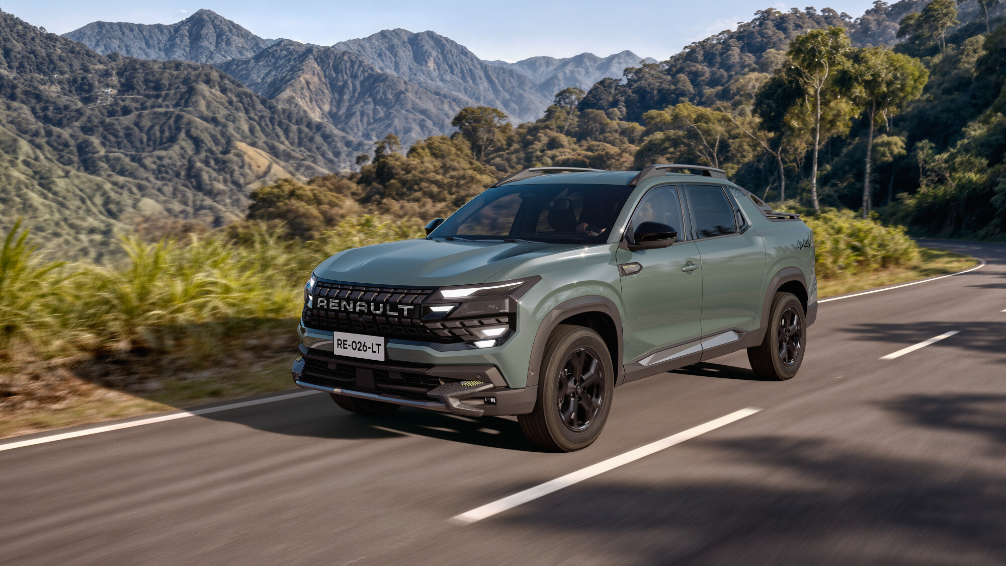 Renault Niagara verde em andamento numa estrada de montanha