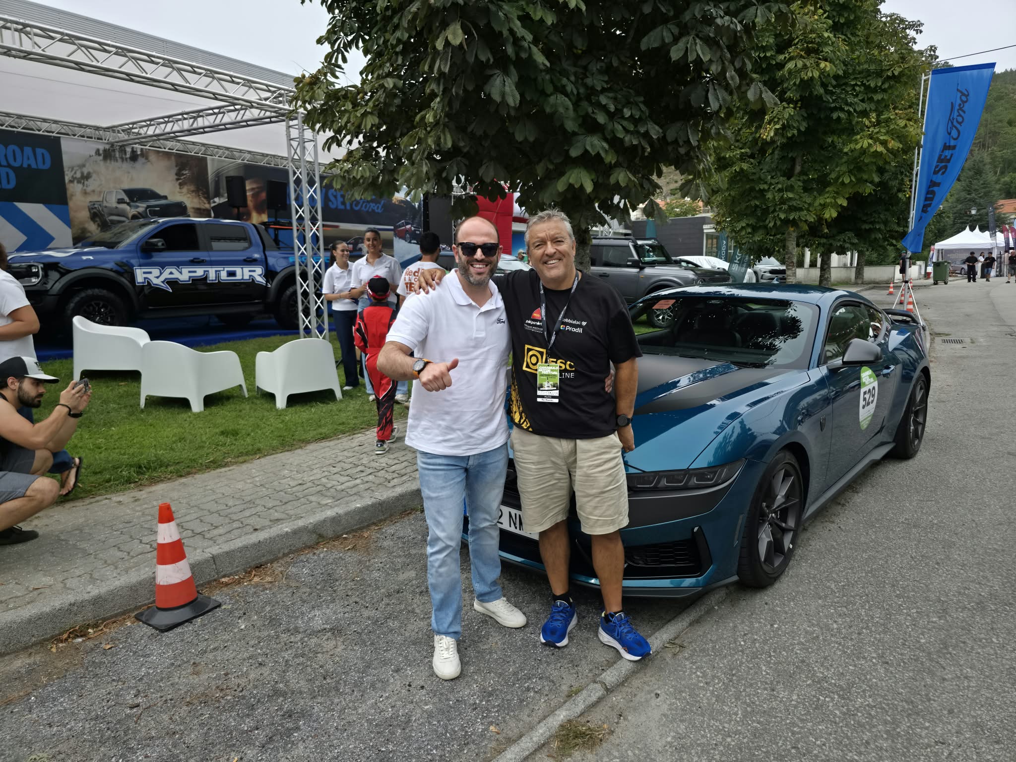 Rui Madeira junto a um Ford Mustang Dark Horse no Caramulo Motorfestival
